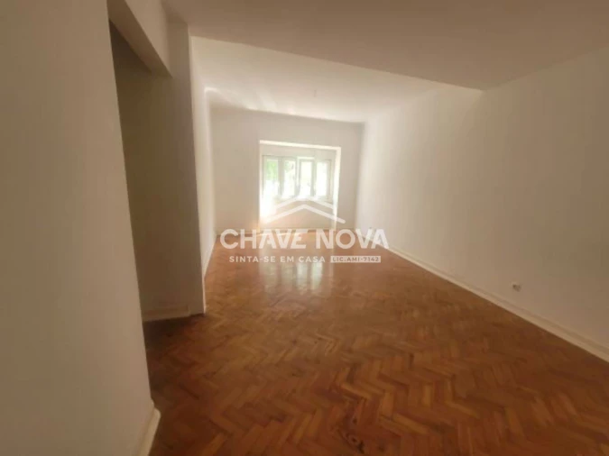 Apartamento T3 para Arrendamento em Santo António Foto 4