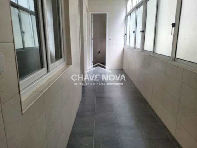 Apartamento T3 para Arrendamento em Santo António Foto 5