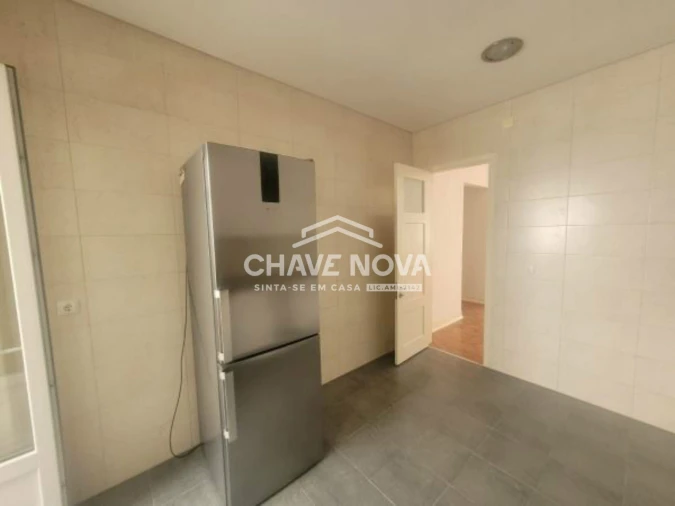 Apartamento T3 para Arrendamento em Santo António Foto 16