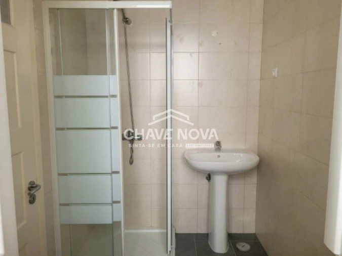 Apartamento T3 para Arrendamento em Santo António Foto 19