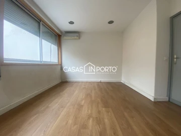 Loja para Arrendamento em Cedofeita, Santo Ildefonso, Sé, Miragaia, São Nicolau e Vitória