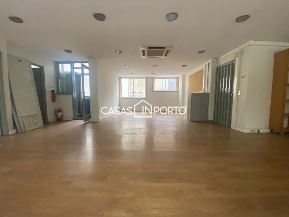 Loja para Arrendamento em Cedofeita, Santo Ildefonso, Sé, Miragaia, São Nicolau e Vitória Foto 7