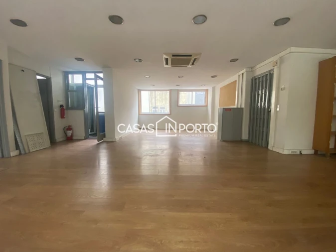 Loja para Arrendamento em Cedofeita, Santo Ildefonso, Sé, Miragaia, São Nicolau e Vitória Foto 7