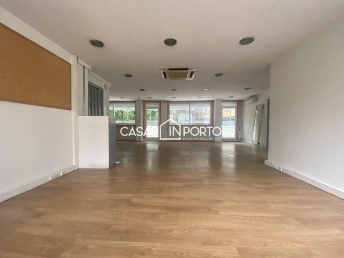 Loja para Arrendamento em Cedofeita, Santo Ildefonso, Sé, Miragaia, São Nicolau e Vitória Foto 11