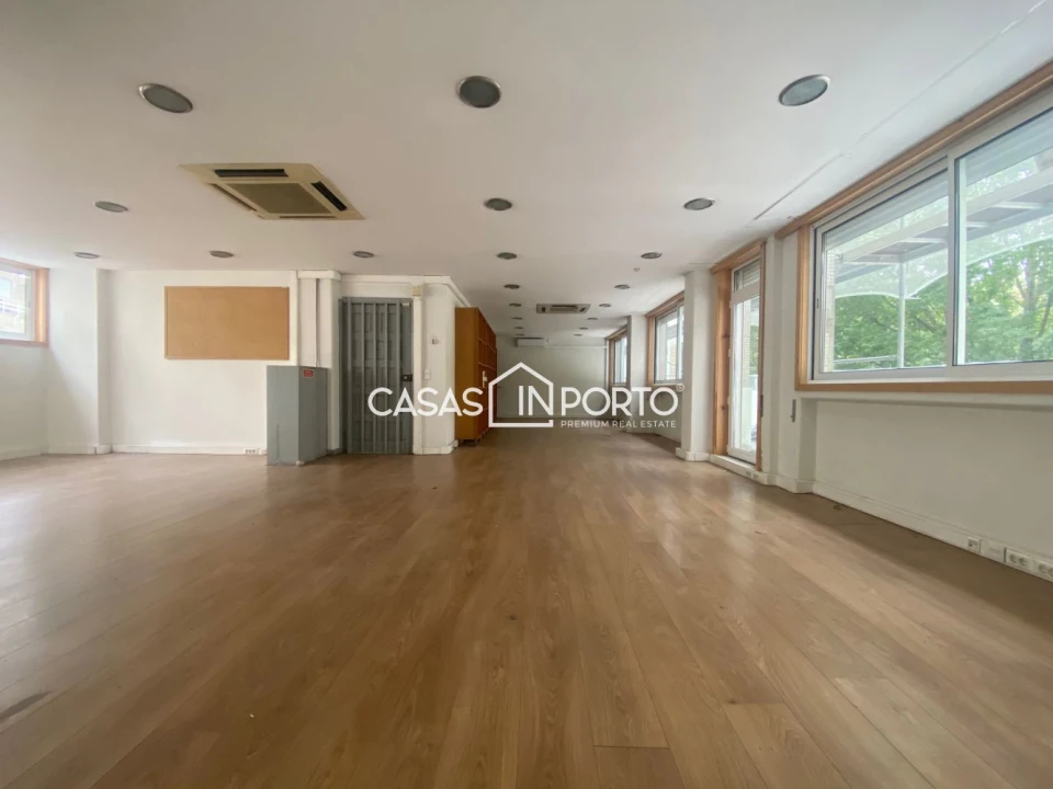 Loja para Arrendamento em Cedofeita, Santo Ildefonso, Sé, Miragaia, São Nicolau e Vitória Foto 1