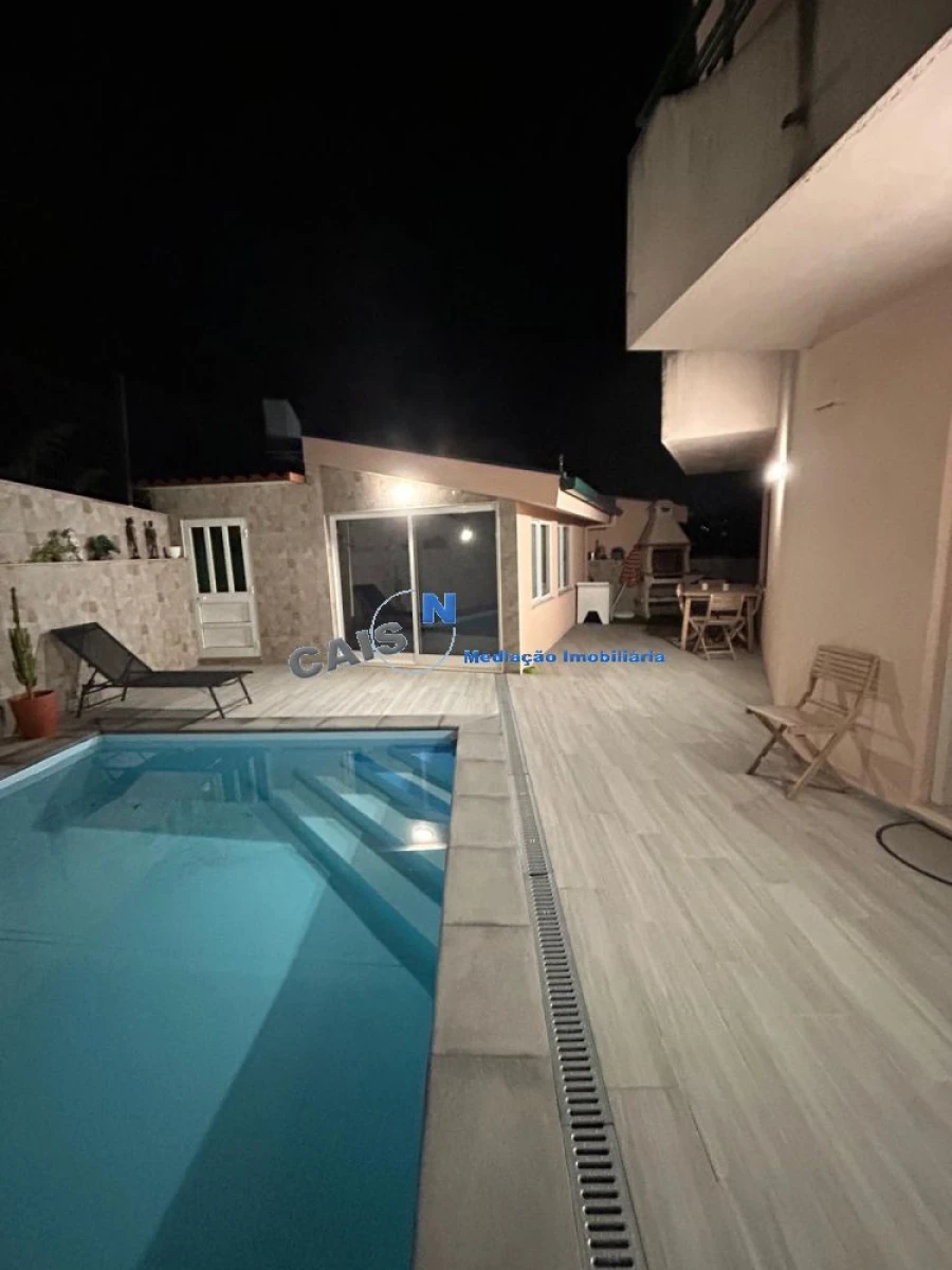 Moradia T4 para Venda em Alfena Foto 5