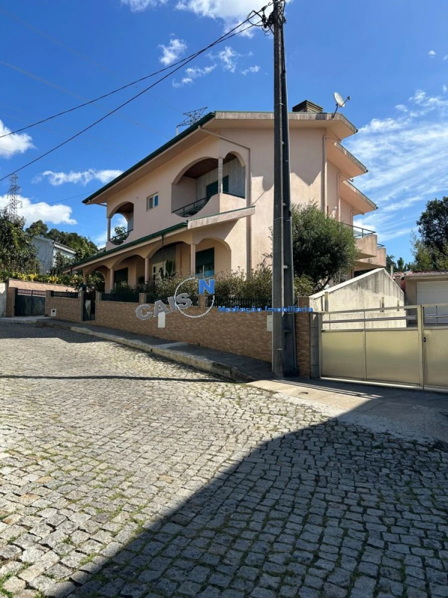 Moradia T4 para Venda em Alfena Foto 2