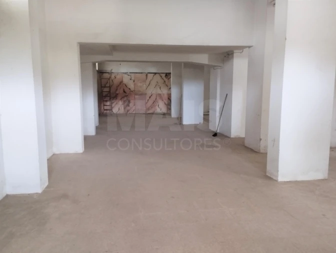 Loja para Arrendamento em Massamá e Monte Abraão