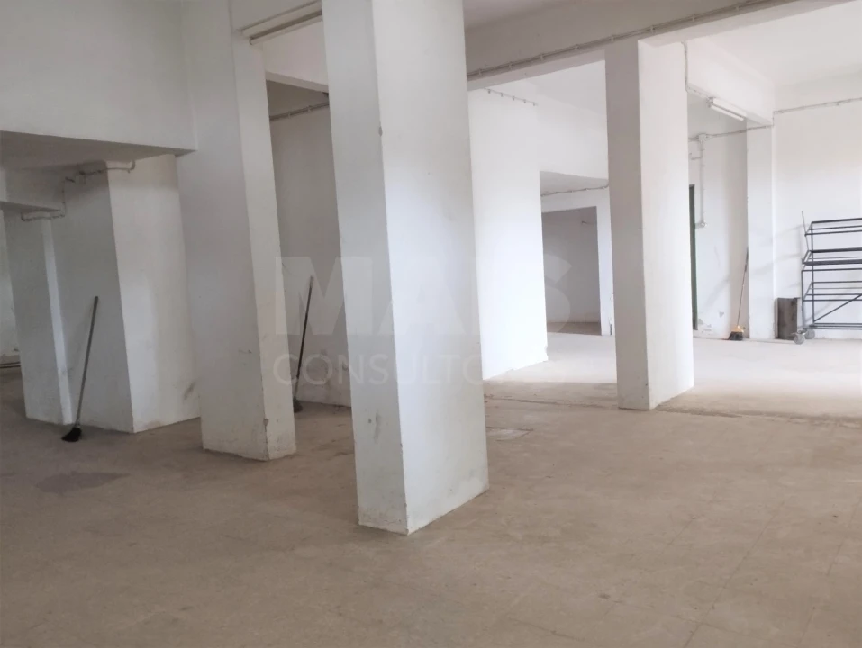 Loja para Arrendamento em Massamá e Monte Abraão Foto 6