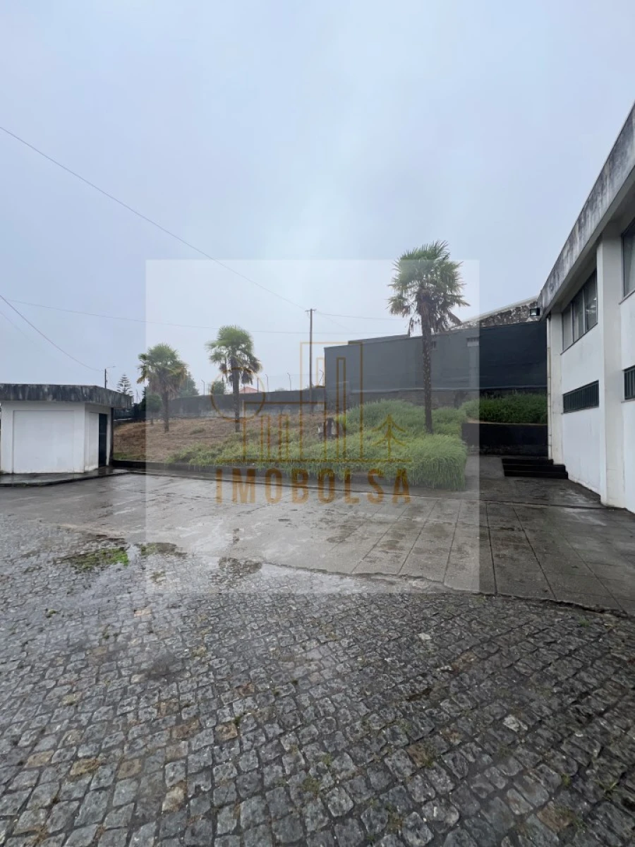 Armazém para Arrendamento em Brufe