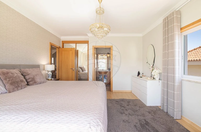 Moradia T3 para Venda em Ramada e Caneças Foto 13