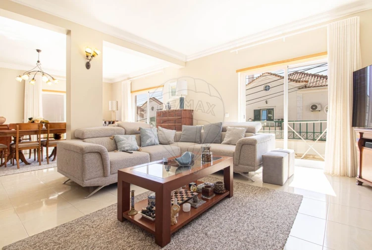 Moradia T3 para Venda em Ramada e Caneças Foto 4