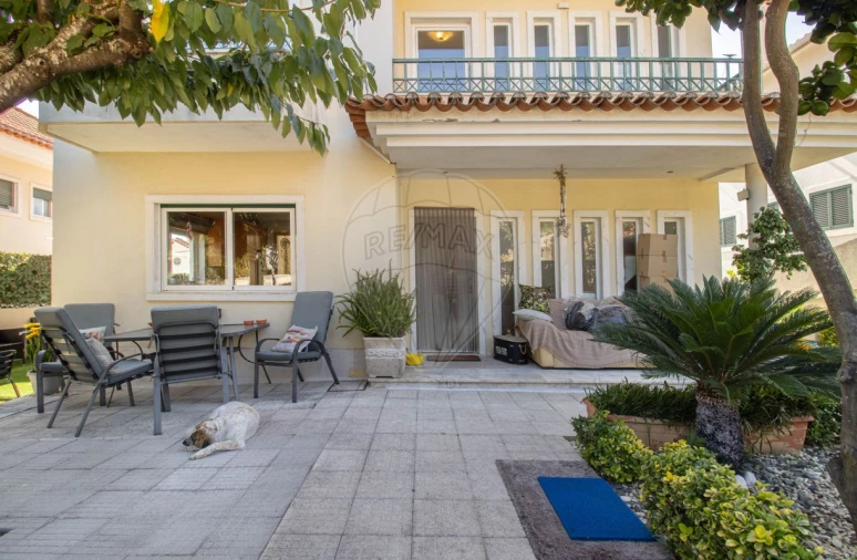 Moradia T3 para Venda em Ramada e Caneças Foto 34