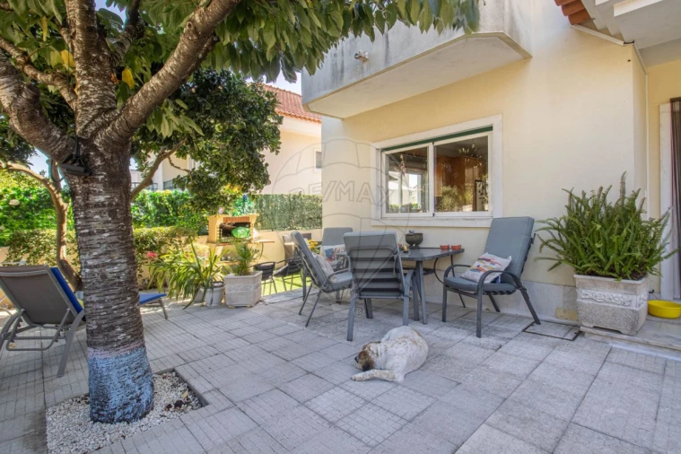 Moradia T3 para Venda em Ramada e Caneças Foto 38