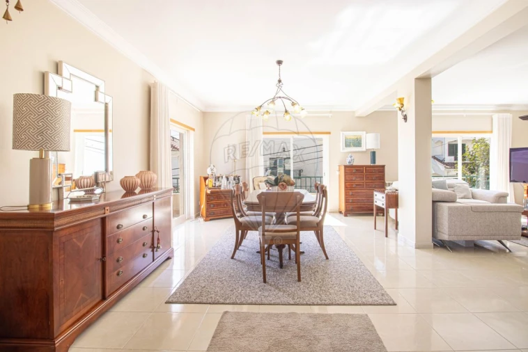 Moradia T3 para Venda em Ramada e Caneças Foto 3