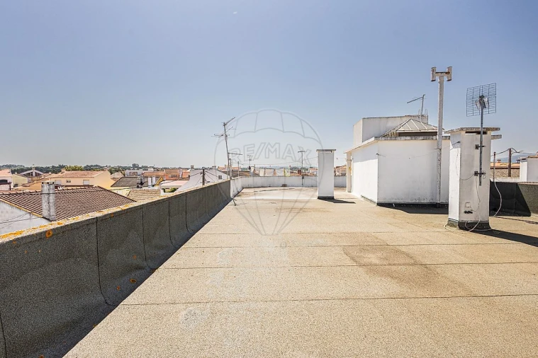 Apartamento T2 para Venda em Aveiras de Cima Foto 31