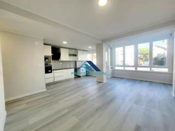 Apartamento T2 para Venda em Oeiras e São Julião da Barra, Paço de Arcos e Caxias