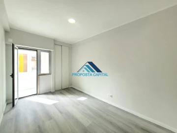 Apartamento T2 para Venda em Oeiras e São Julião da Barra, Paço de Arcos e Caxias