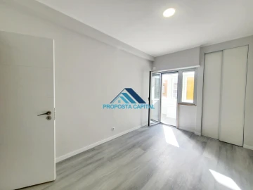 Apartamento T2 para Venda em Oeiras e São Julião da Barra, Paço de Arcos e Caxias