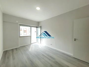 Apartamento T2 para Venda em Oeiras e São Julião da Barra, Paço de Arcos e Caxias