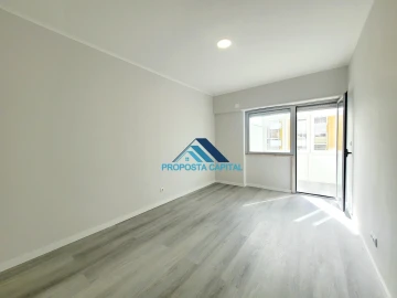 Apartamento T2 para Venda em Oeiras e São Julião da Barra, Paço de Arcos e Caxias