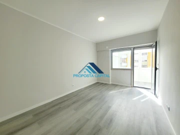 Apartamento T2 para Venda em Oeiras e São Julião da Barra, Paço de Arcos e Caxias