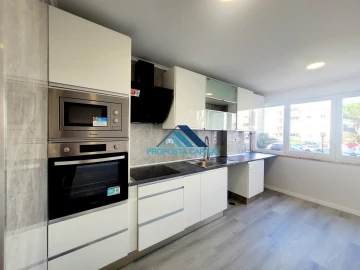 Apartamento T2 para Venda em Oeiras e São Julião da Barra, Paço de Arcos e Caxias