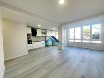 Apartamento T2 para Venda em Oeiras e São Julião da Barra, Paço de Arcos e Caxias