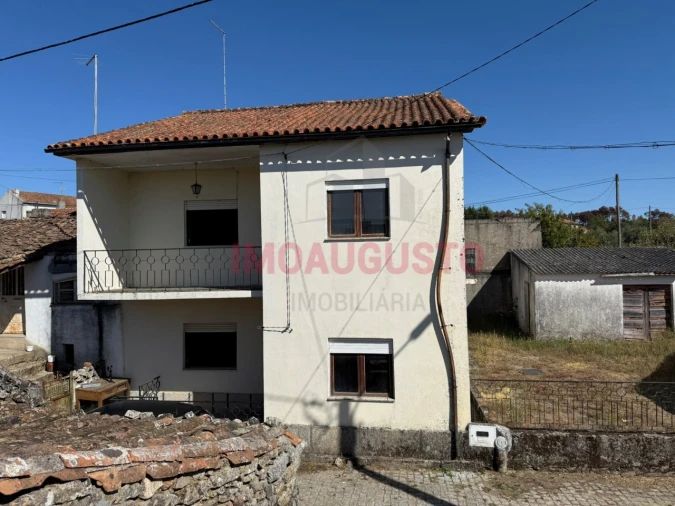 Moradia T3 para Venda em Terras de Massueime