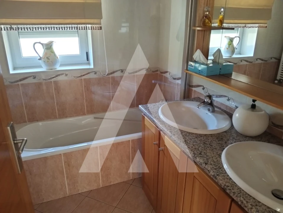 Moradia T4 para Venda em Geraz do Lima (Santa Maria, Santa Leocádia, Moreira), Deão Foto 18