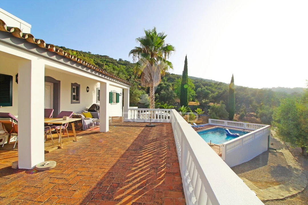 Moradia T3 para Venda em Santa Barbara de Nexe Foto 5