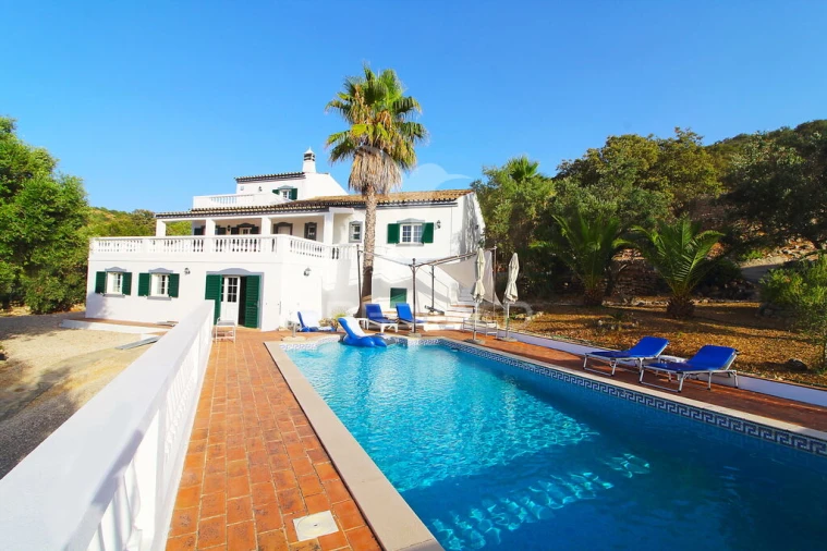 Moradia T3 para Venda em Santa Barbara de Nexe