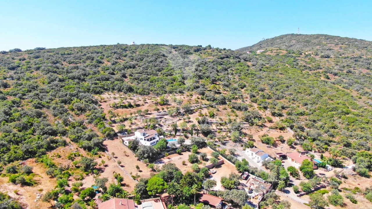 Moradia T3 para Venda em Santa Barbara de Nexe Foto 9