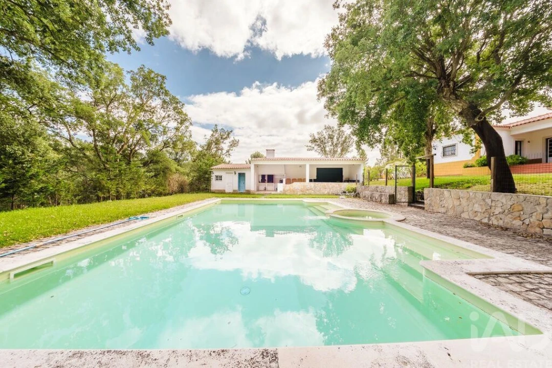 Moradia T5 para Venda em Salir de Matos Foto 26