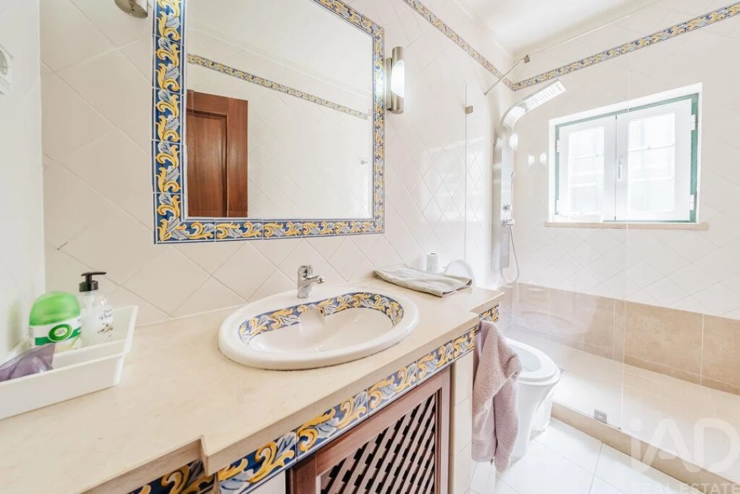 Moradia T5 para Venda em Salir de Matos Foto 16