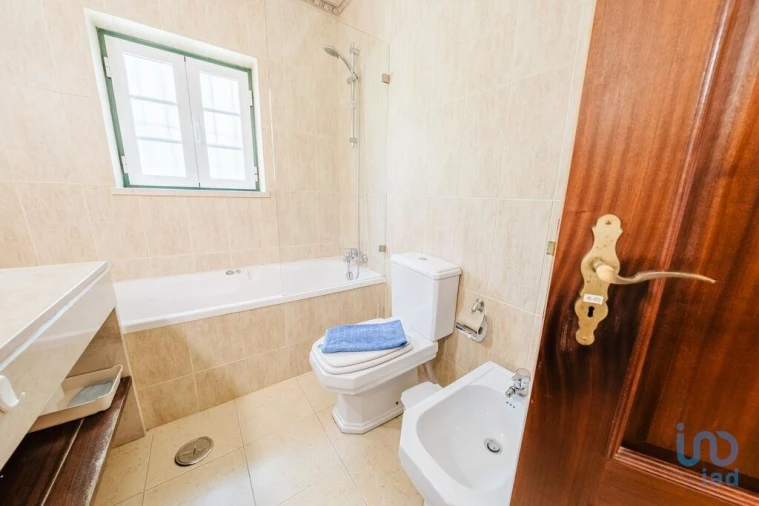 Moradia T5 para Venda em Salir de Matos Foto 11