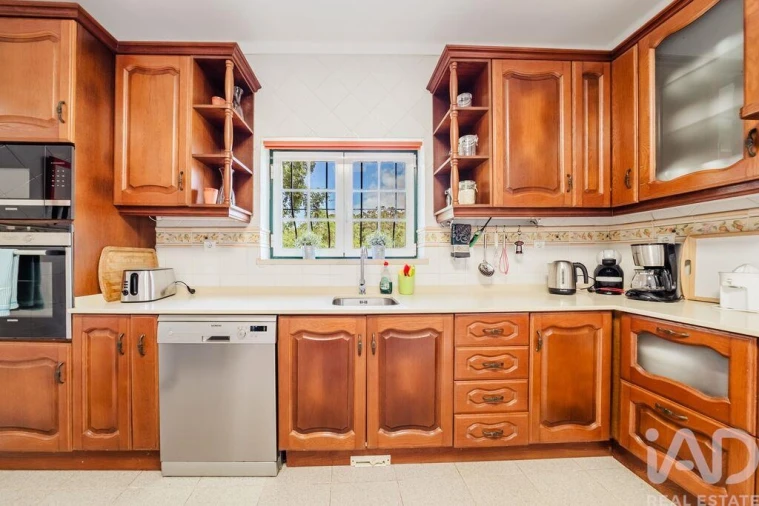 Moradia T5 para Venda em Salir de Matos Foto 18