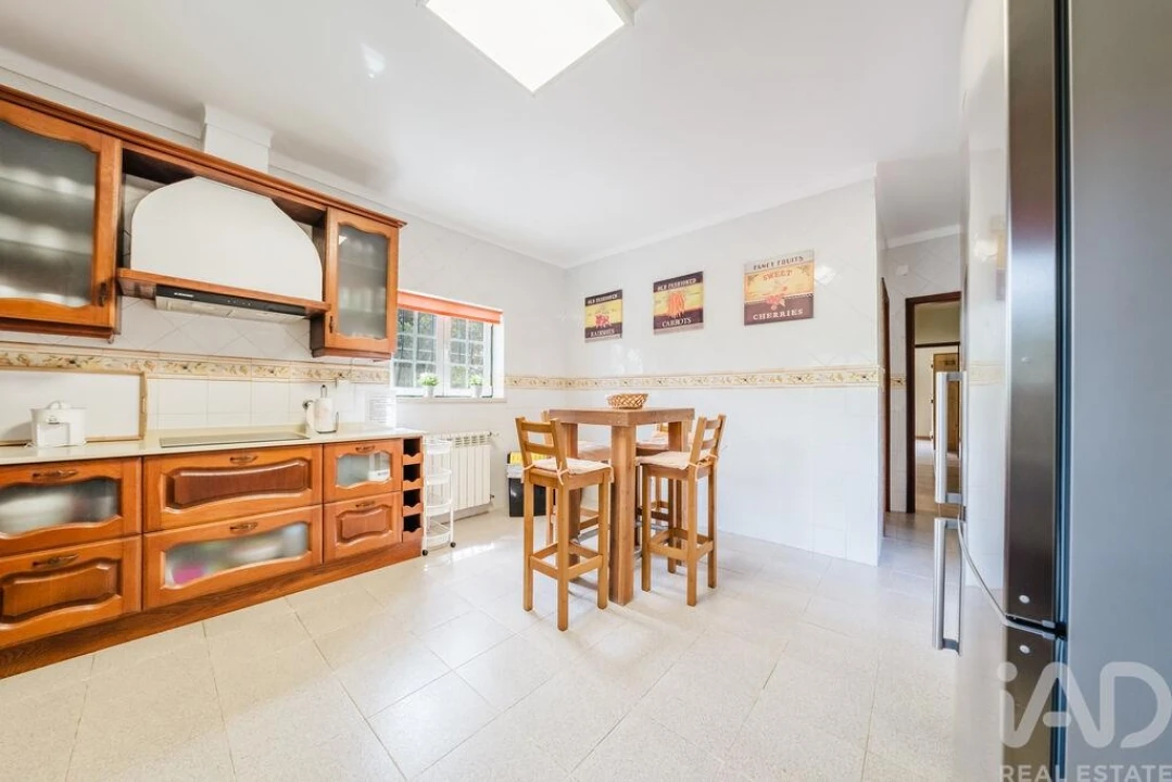 Moradia T5 para Venda em Salir de Matos Foto 19