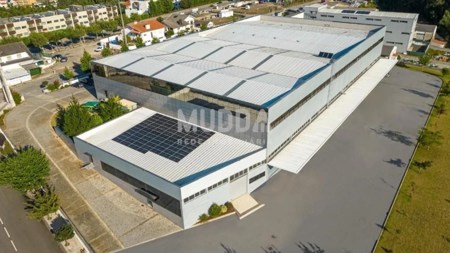 Armazém para Arrendamento em Escapães