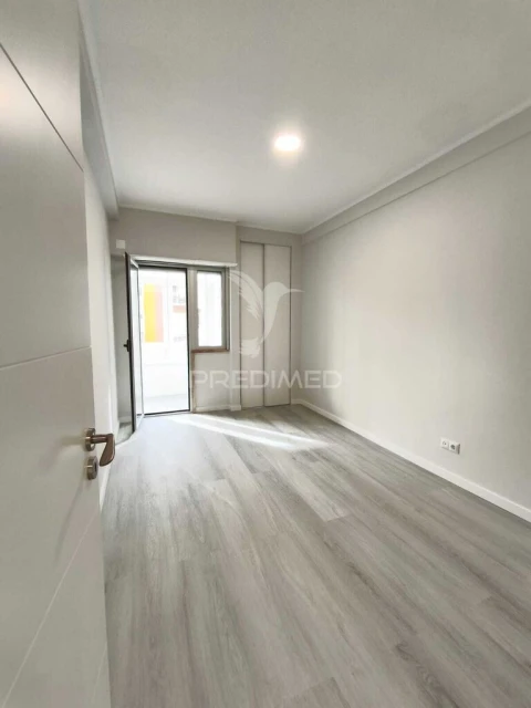 Apartamento T2 para Venda em Oeiras e São Julião da Barra, Paço de Arcos e Caxias