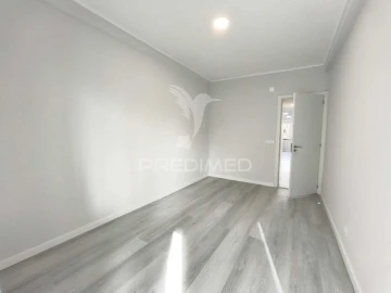 Apartamento T2 para Venda em Oeiras e São Julião da Barra, Paço de Arcos e Caxias