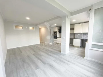 Apartamento T2 para Venda em Oeiras e São Julião da Barra, Paço de Arcos e Caxias