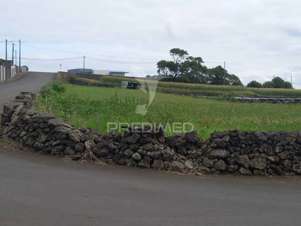 Terreno para Venda em Praia da Vitoria (Santa Cruz) Foto 2