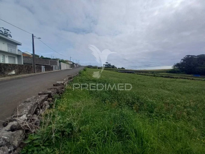 Terreno para Venda em Praia da Vitoria (Santa Cruz) Foto 1