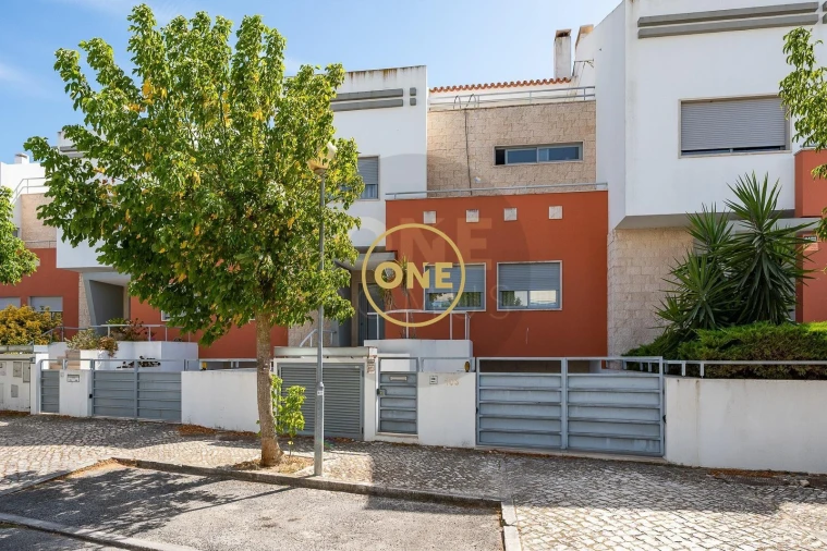 Moradia T3 para Venda em Atalaia e Alto Estanqueiro-Jardia Foto 1