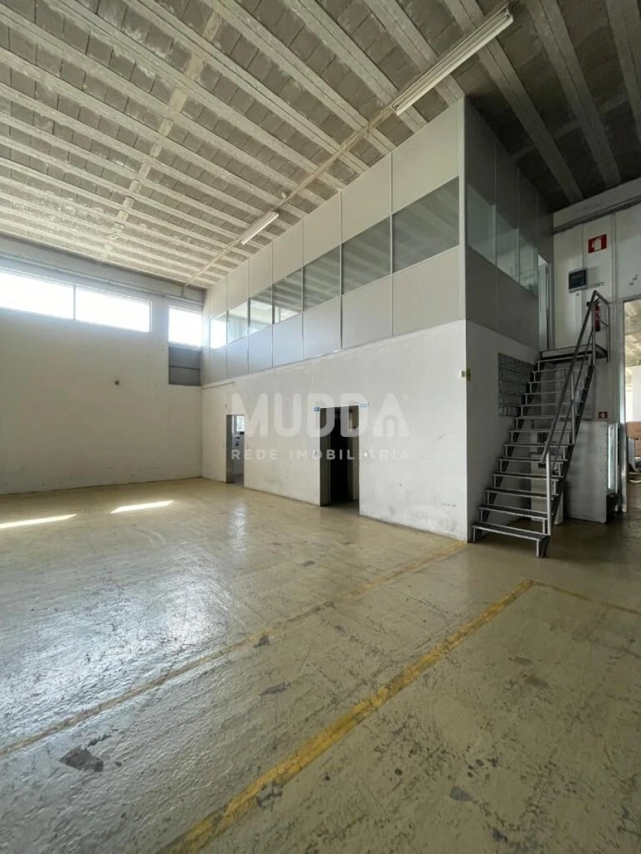 Armazém para Arrendamento em Escapães Foto 3