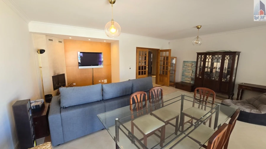 Apartamento T4 para Arrendamento em Lumiar Foto 4