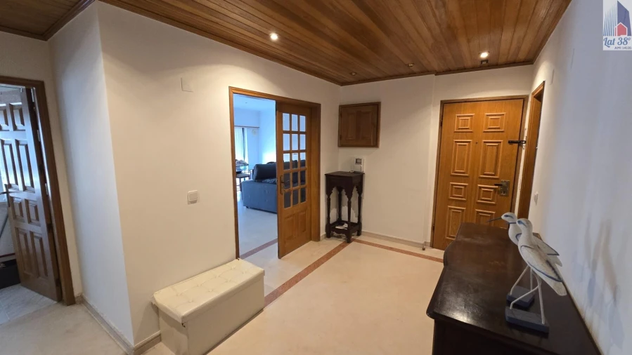 Apartamento T4 para Arrendamento em Lumiar Foto 2