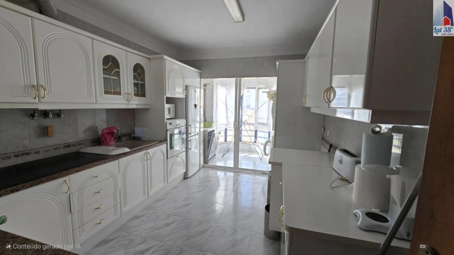 Apartamento T4 para Arrendamento em Lumiar Foto 8