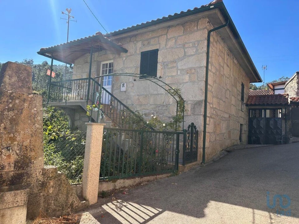 Moradia T4 para Venda em Santa Cruz da Trapa e São Cristóvão de Lafões Foto 1